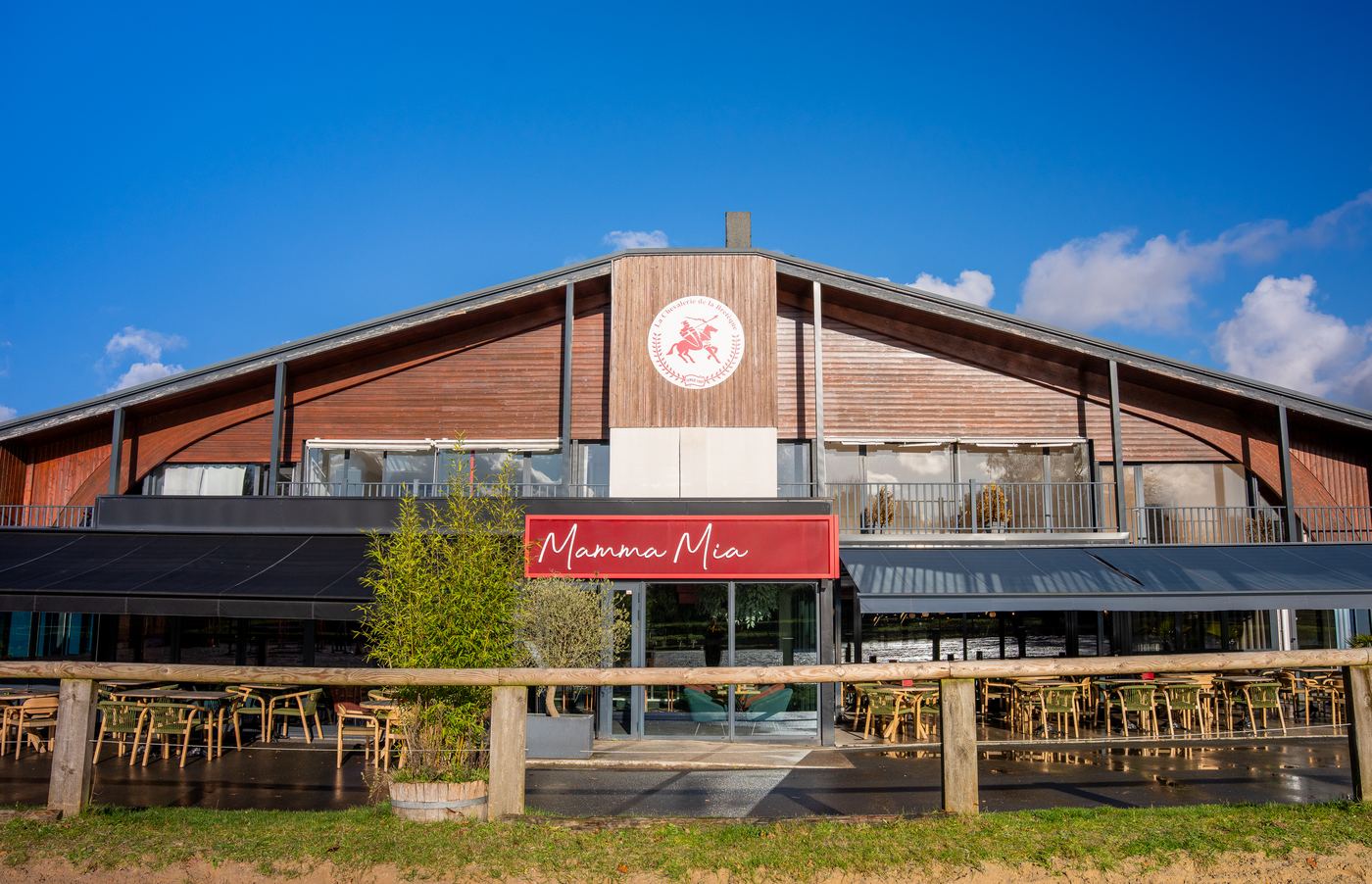 La façade de Mamma Mia au centre équestre de Bois-Guillaume